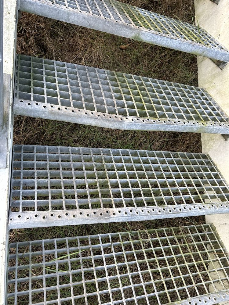 Schody metalowe ocynkowane zewnetrzne