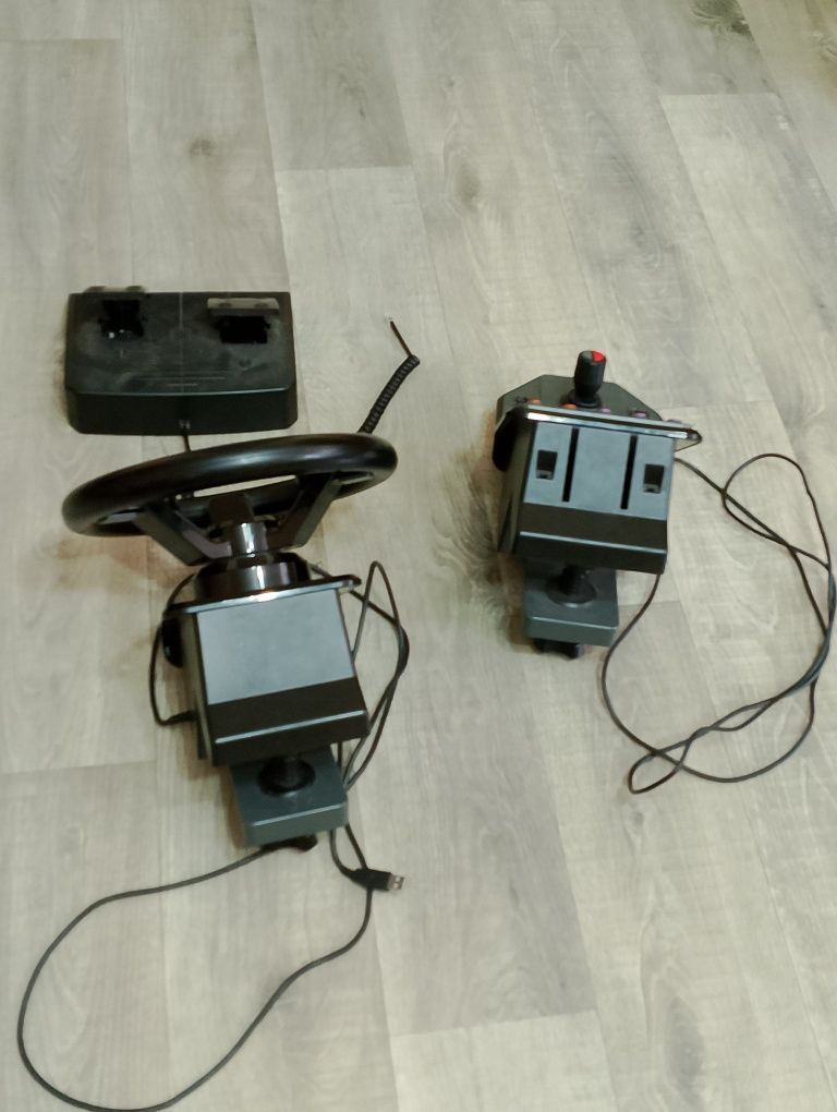 Sprzedam kierownicę Logitech siatek w bardzo dobrym stanie