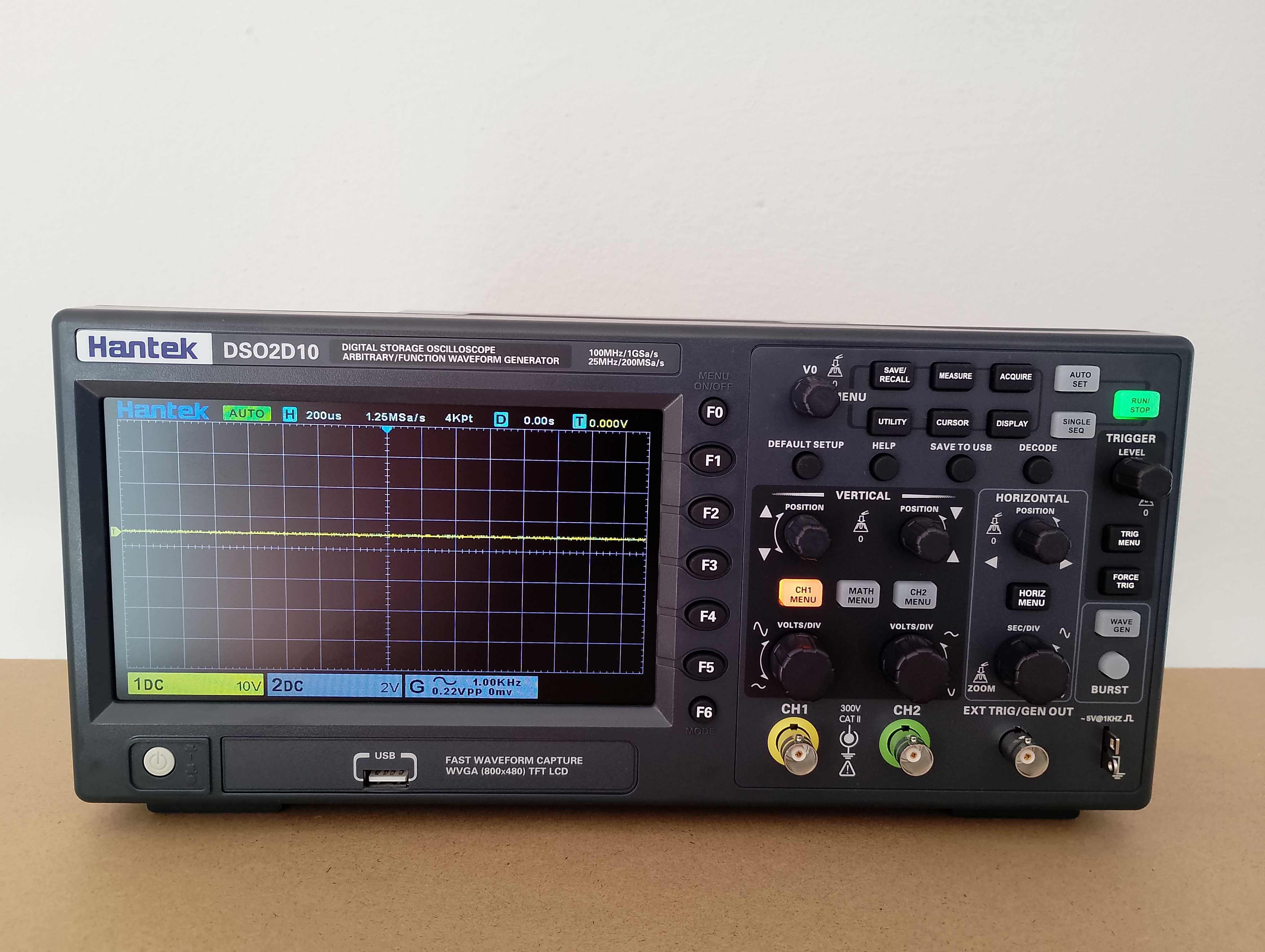 Oscyloskop Hantek DSO2D10 2x100MHz z wbudowanym generatorem 25MHz.