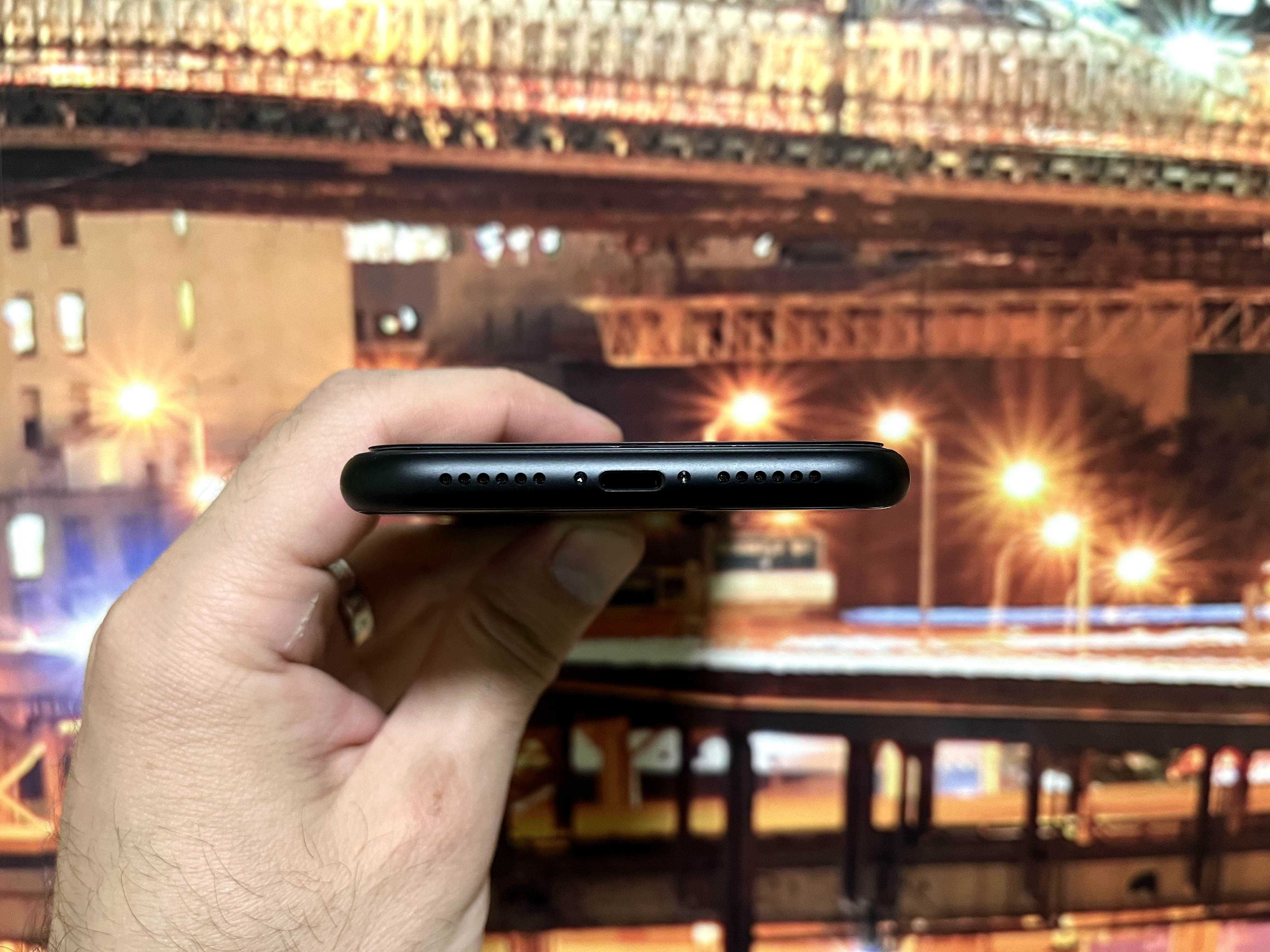 iPhone XR 128GB Black Neverlock отличное состояние 100% АКБ!