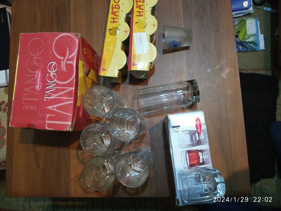 Набор красивых стаканов и рюмки