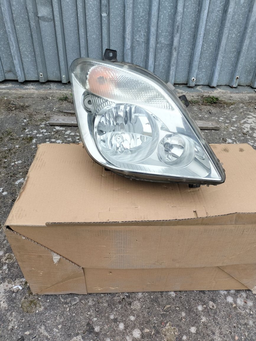 Lampa przednia prawa Mercedes Sprinter 906