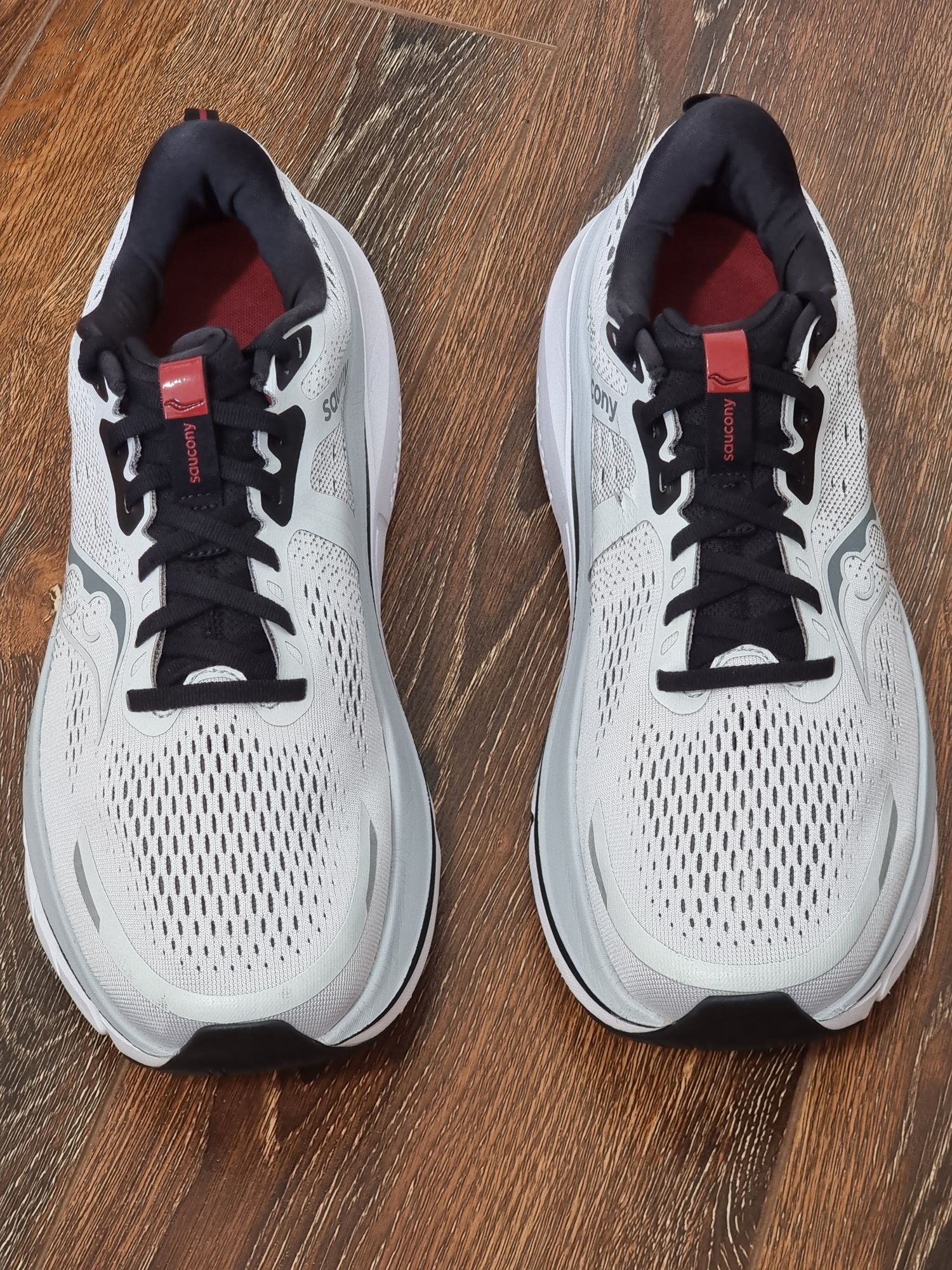 Оригінал 100% чоловічі кросівки Saucony Guide 18  EUR 46
