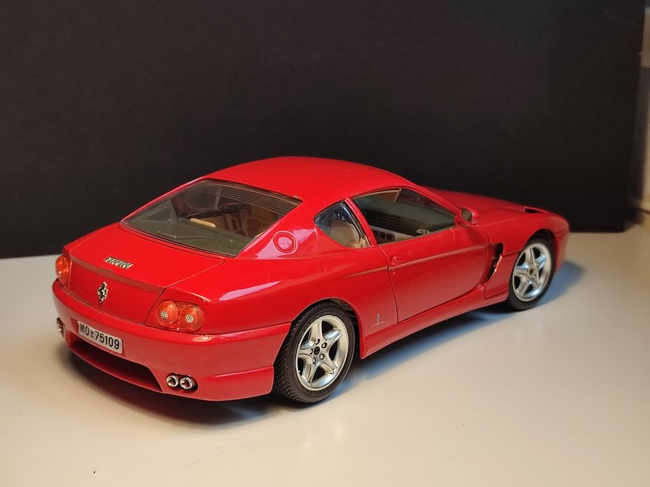 Модель Ferrari 456GT 1/18 Bburago