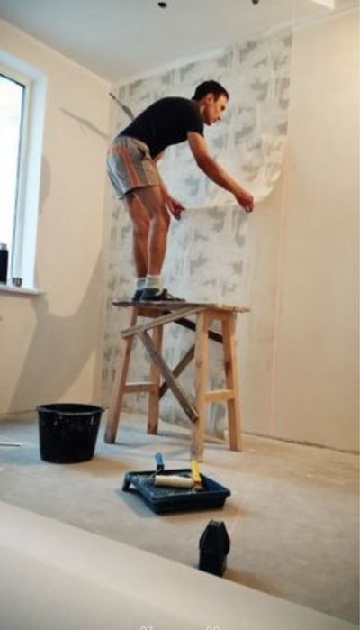 Поклейка обоев .Укладка ламината ,линолеума,плинтус.