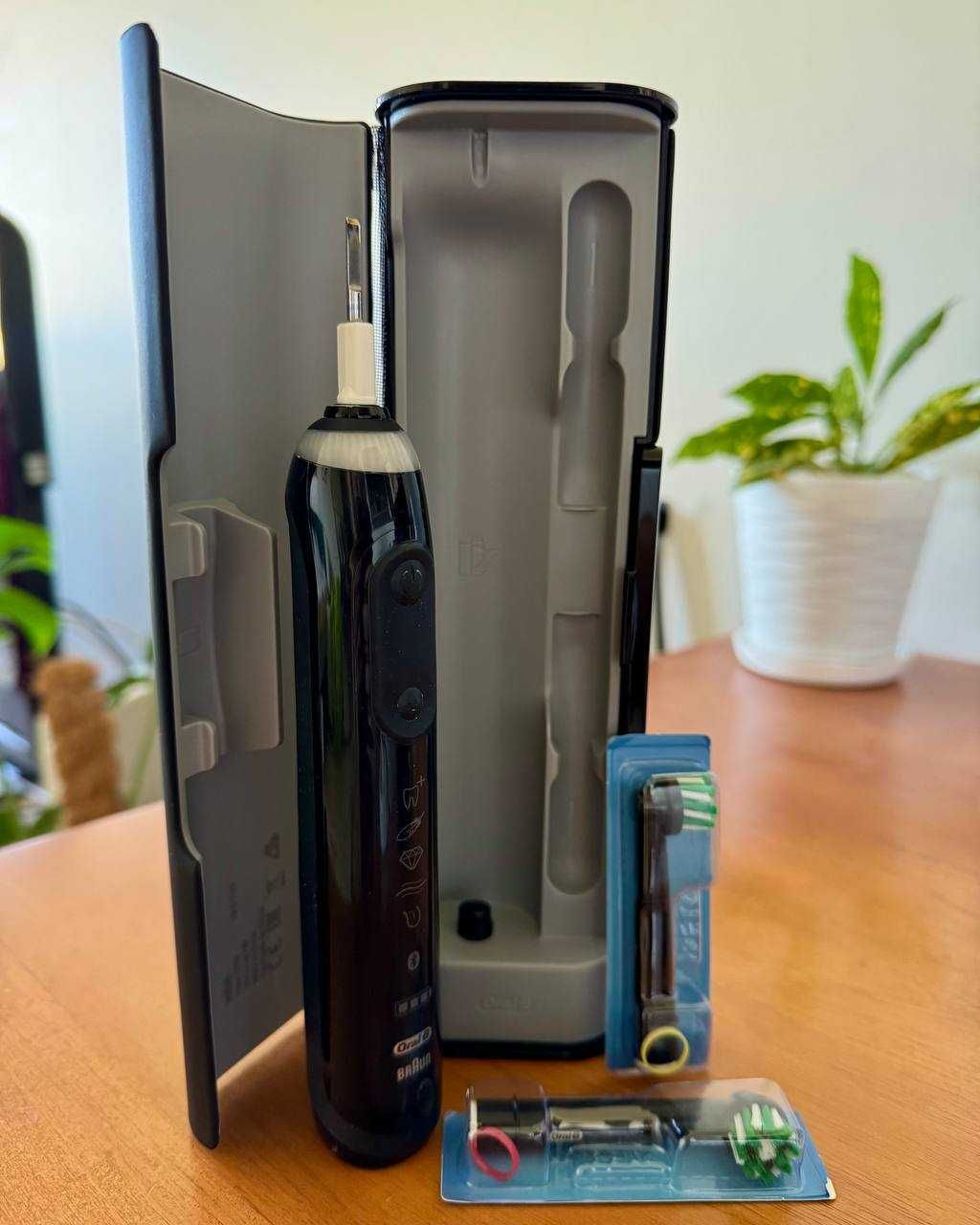 Elektryczna szczoteczka do zębów Oral-B + 2 końcówki + etui podróżne