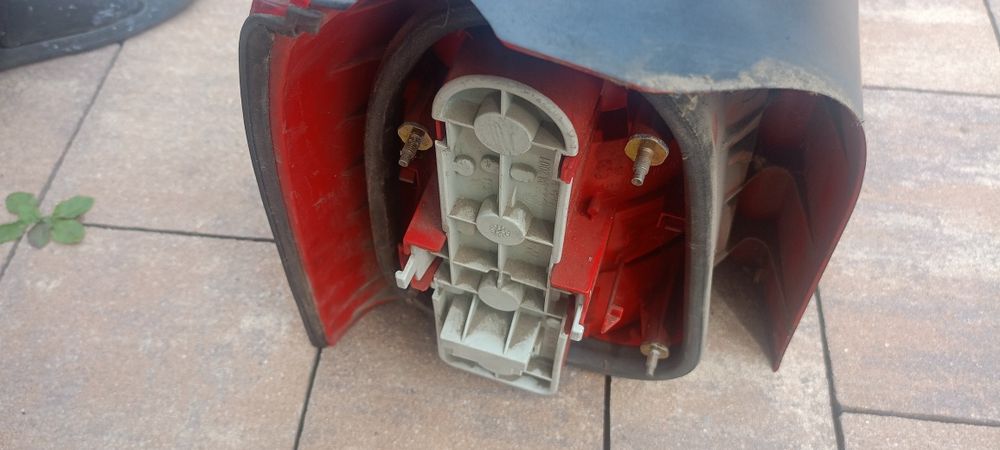 Lampa prawy tył audi a4 B5 kombi przed lift