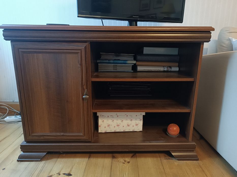 Stylizowana szafka pod telewizor