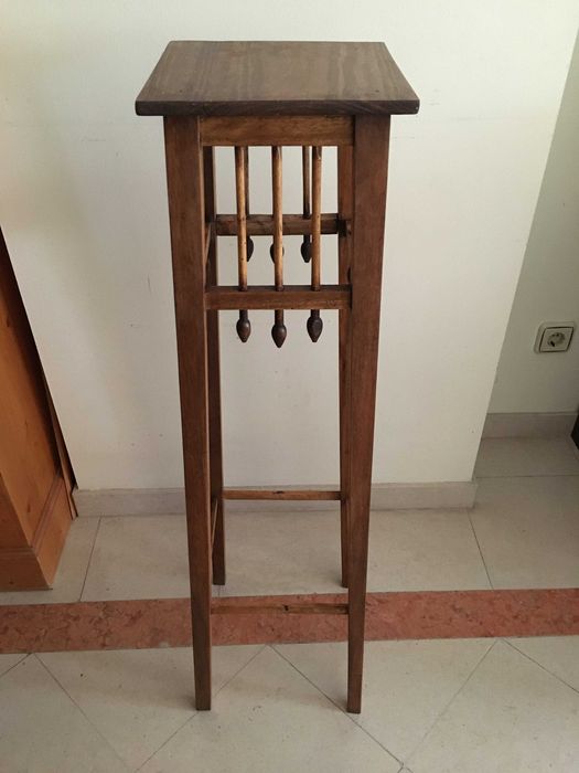 Floreira de pé alto