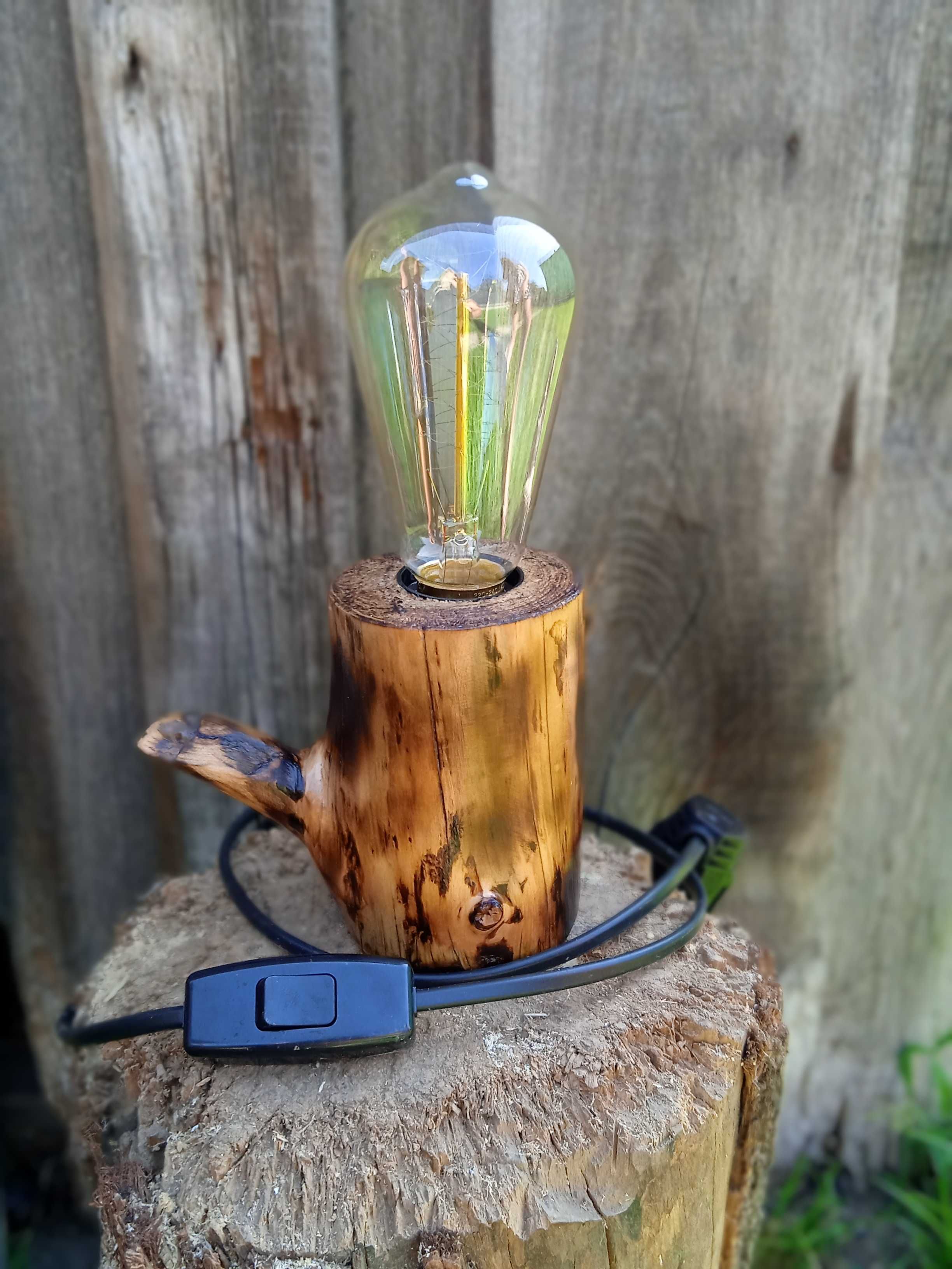 Настільна лампа з дерева