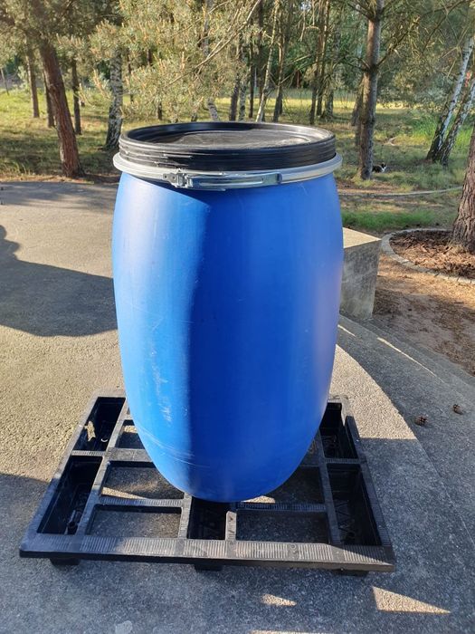 Beczka plastikowa 120L używana.