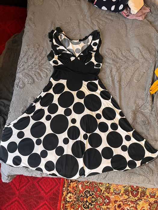 Плаття в горошок