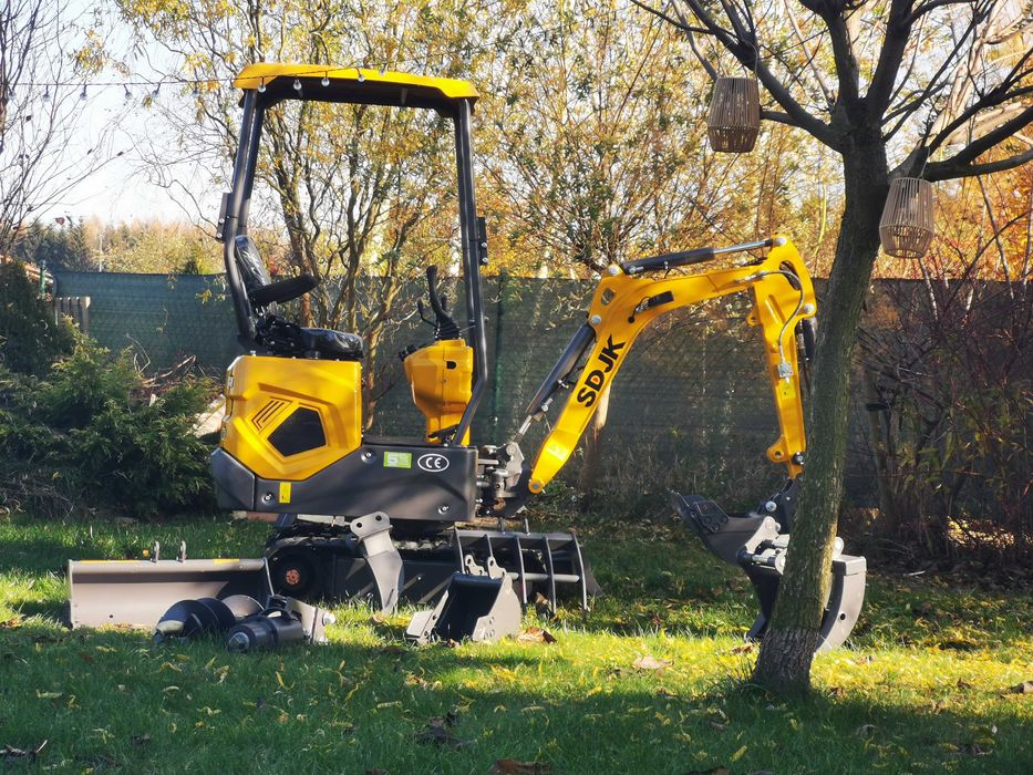 Nowa minikoparka 1200kg ze skrętnym ramieniem i osprzętem