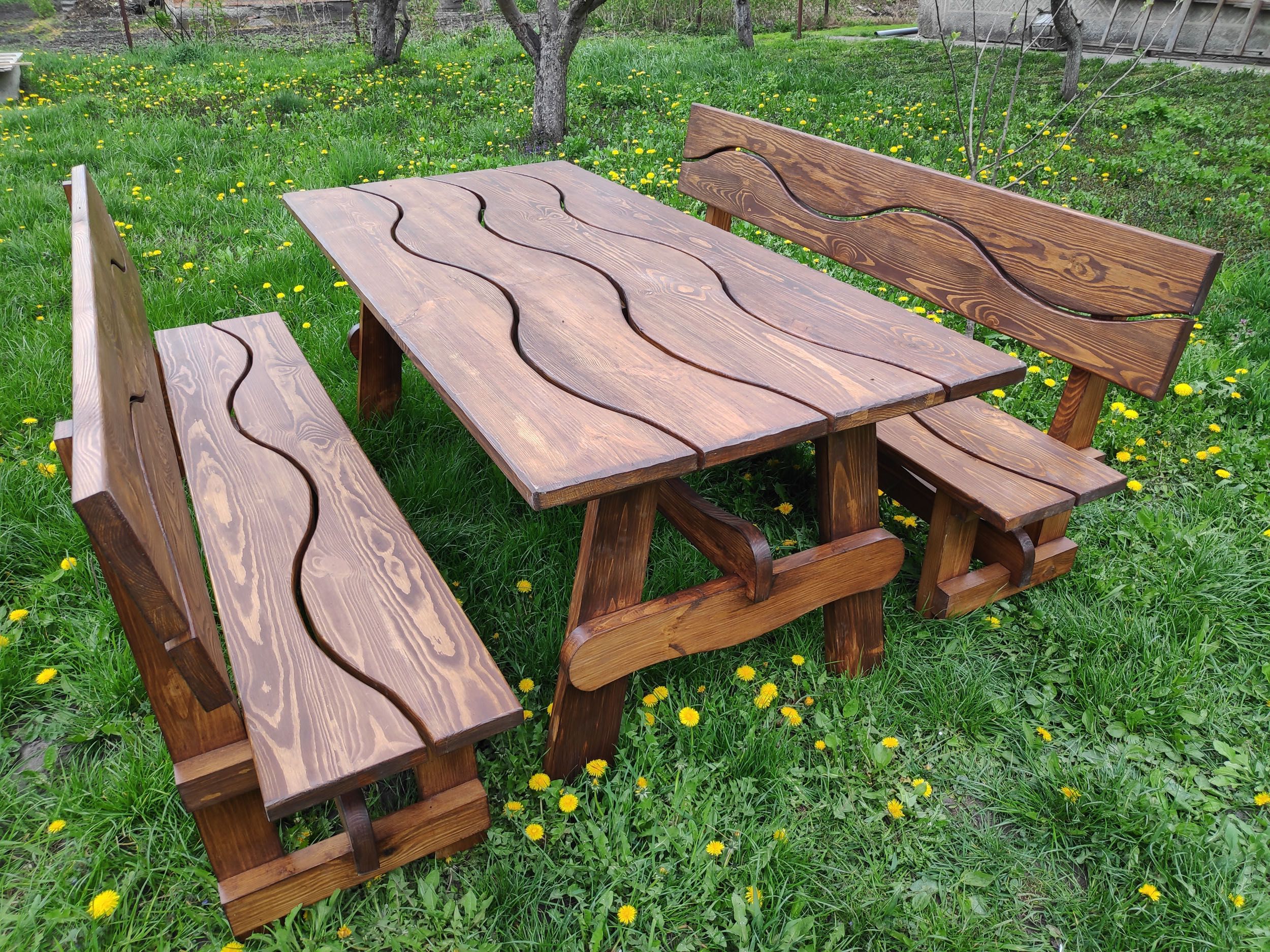 Лавочки, скамейки, столы и комплекты мебели из дерева