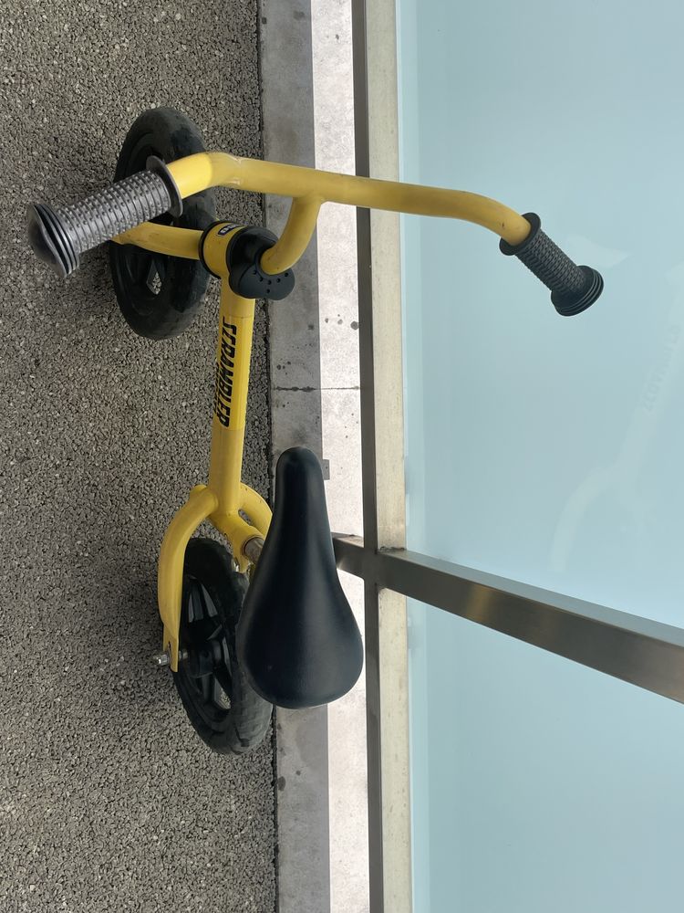 Bicicleta de equilibrio - criança