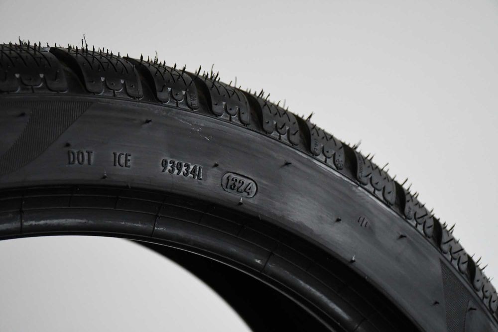 2x Opona zimowa Pirelli PZero Winter 245/40 R19 Runflat BMW * 2025r
