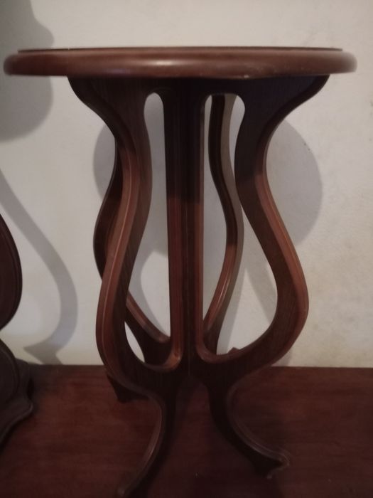 Vendo móvel pequeno em bom estado, tem pequenas marcas de uso .