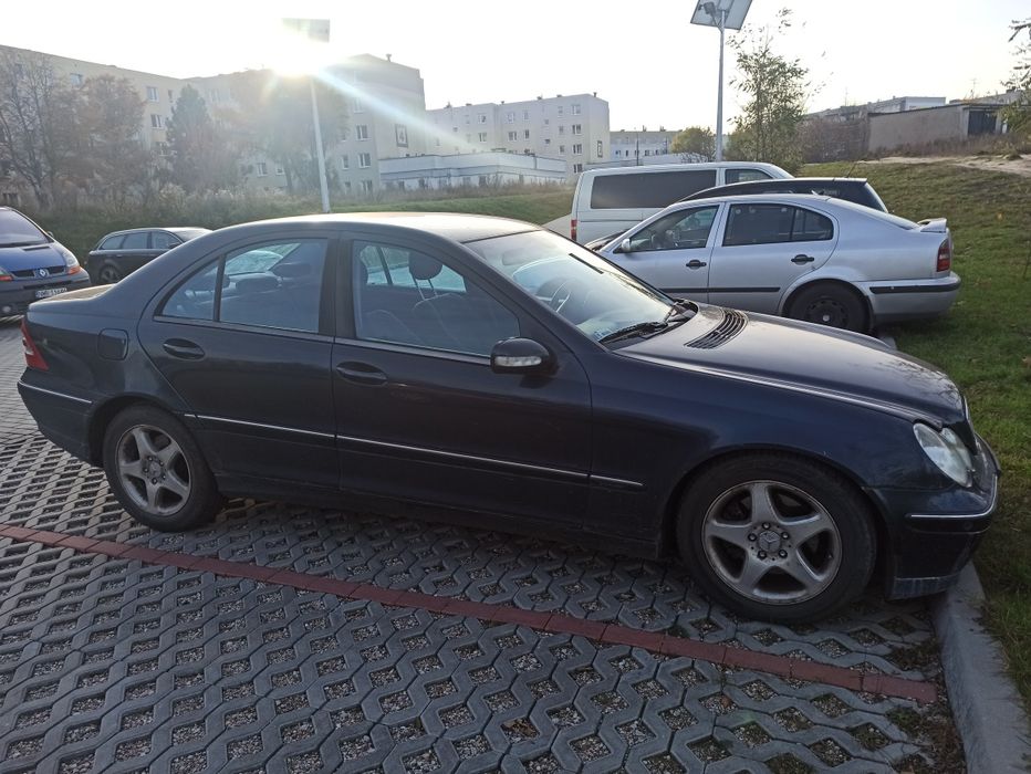 Mercedes- Benz C270