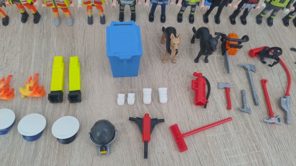 Zestaw Playmobil - różne elementy.