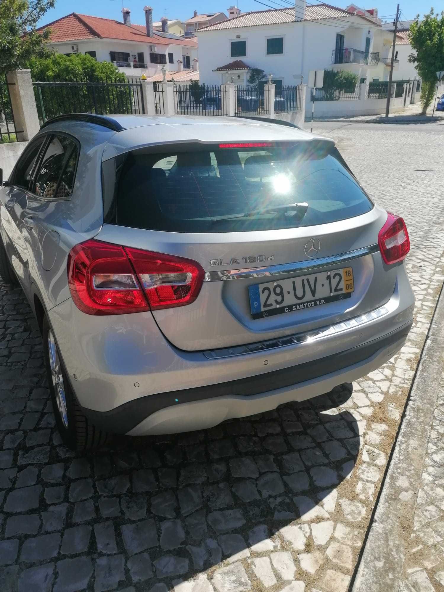 Mercedes-Benz com 54000KM e está como novo.