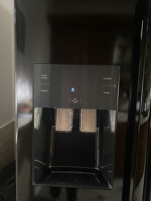 Lodówka z kostkarką i barkiem Samsung, Chłodziarko-zamrażarka