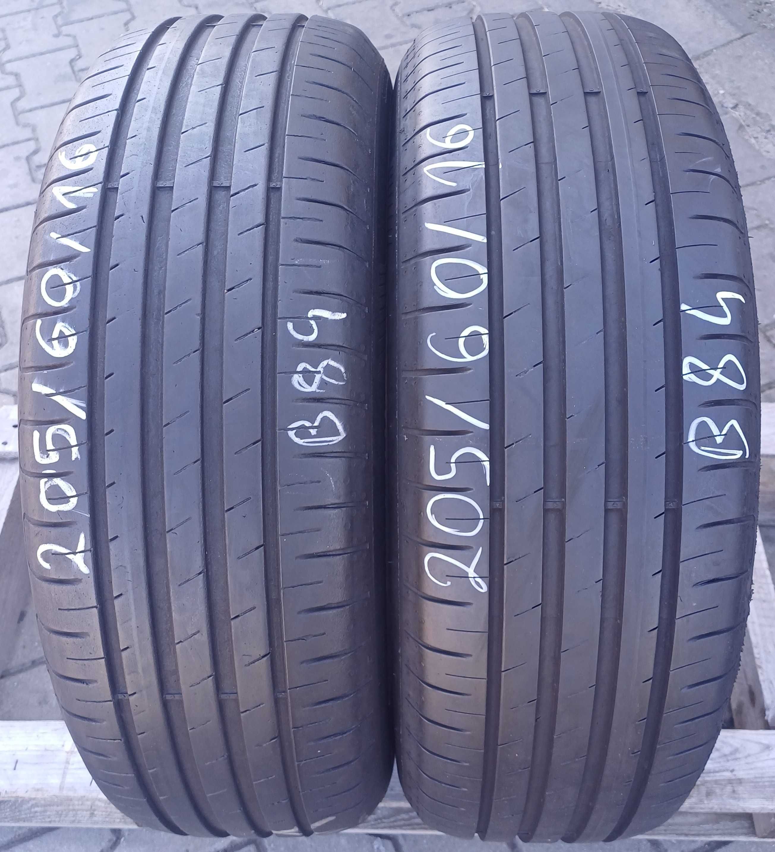 205/60/16 Goodyear Efficient Grip Performance 92V