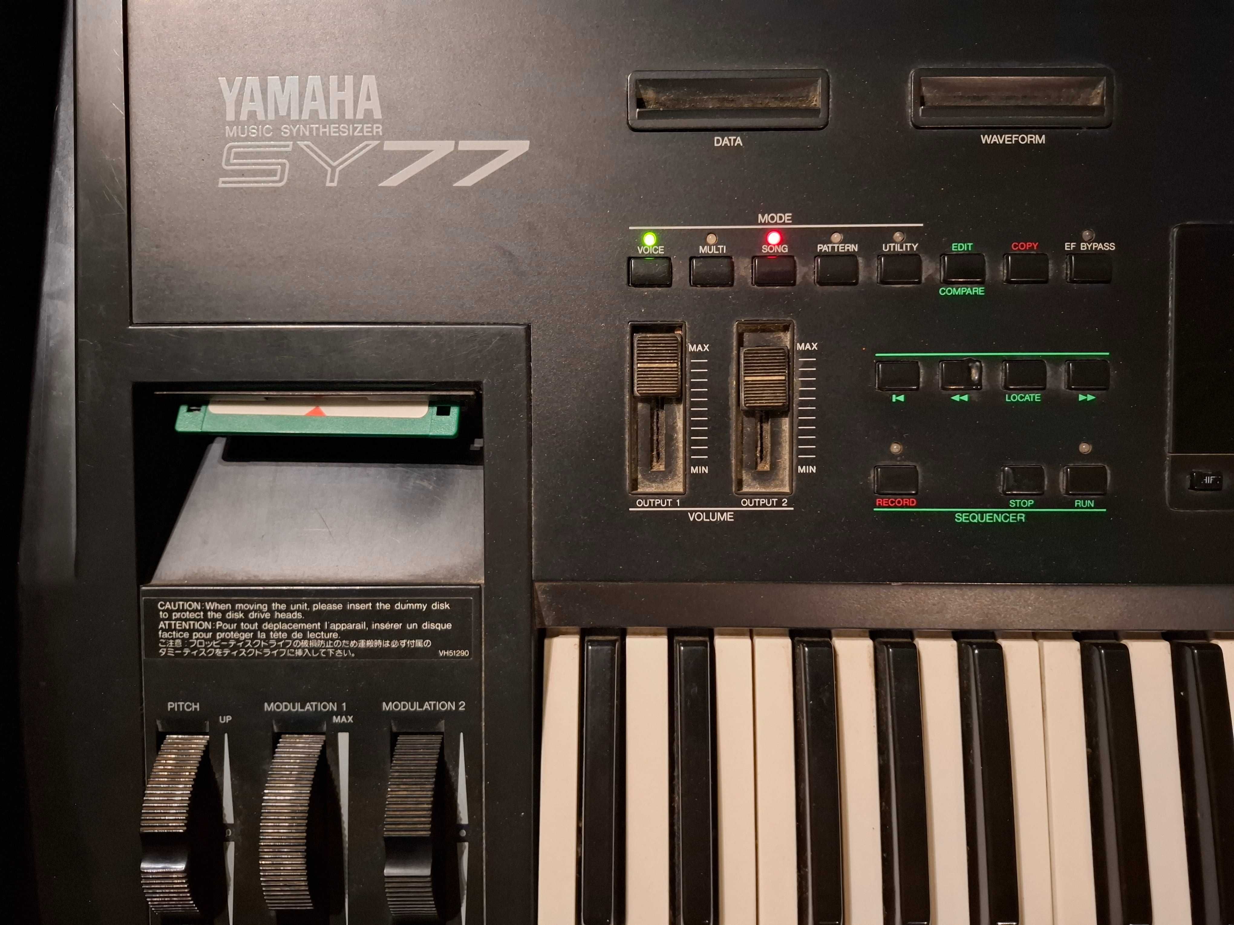 Syntezator YAMAHA SY77 + hard case