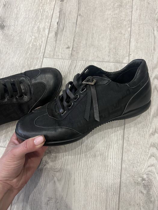 Лофери Fendi рижі Італія