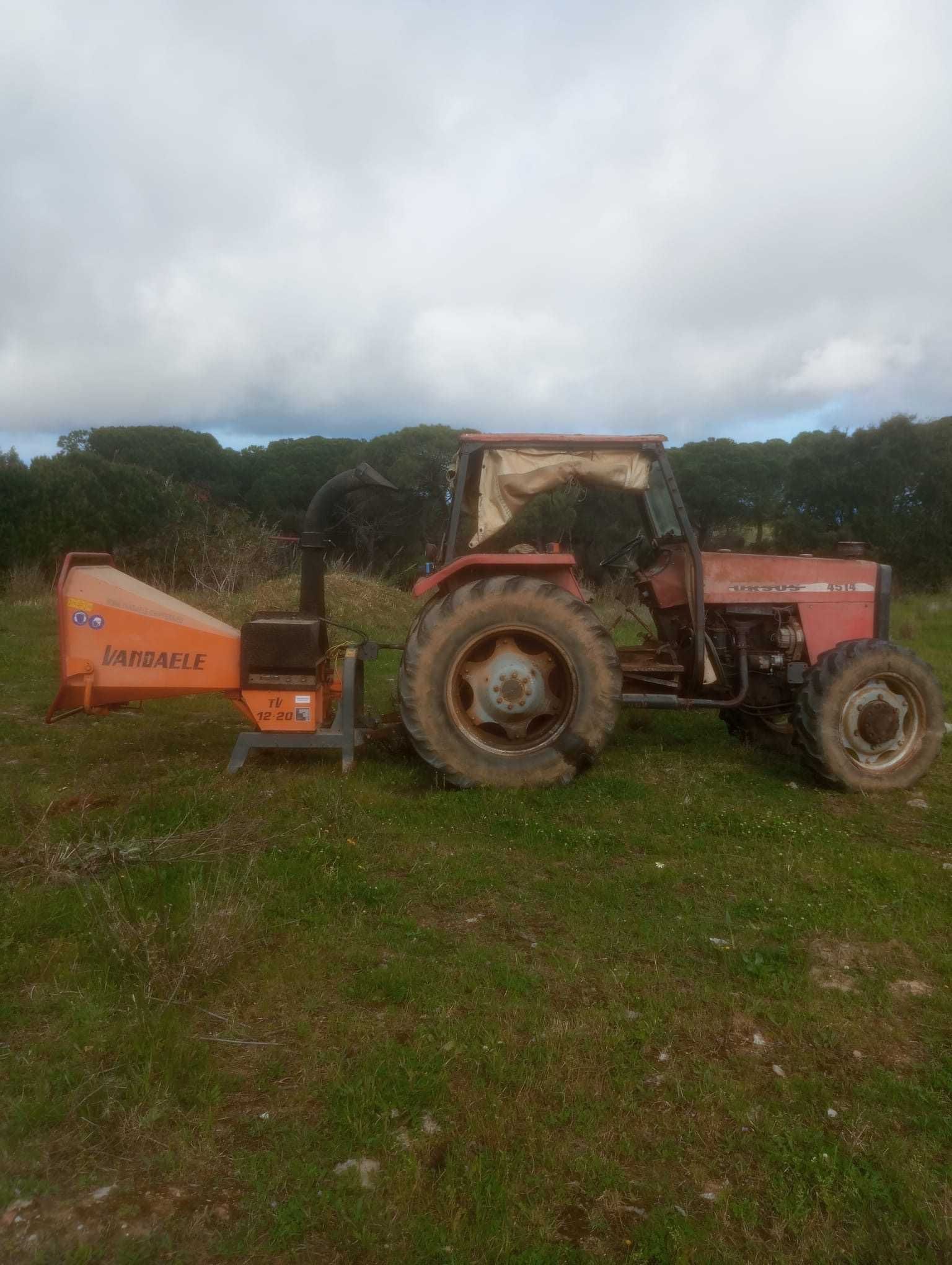 Trator s/documentos 5000€