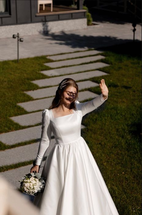 Продаю свою весільну сукню