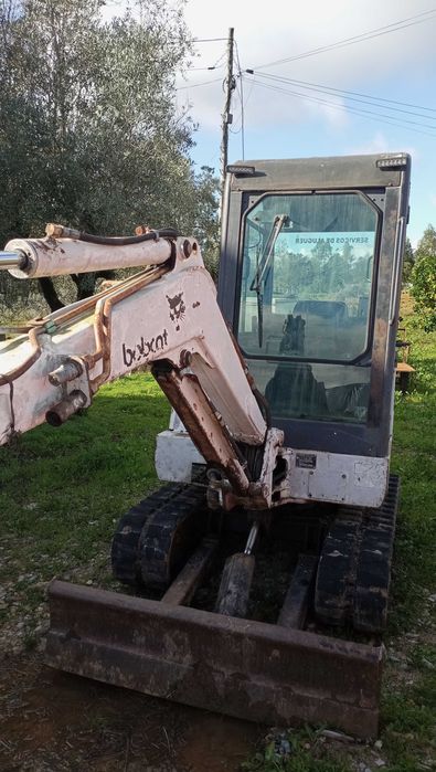 Mini giratória Bobcat x325