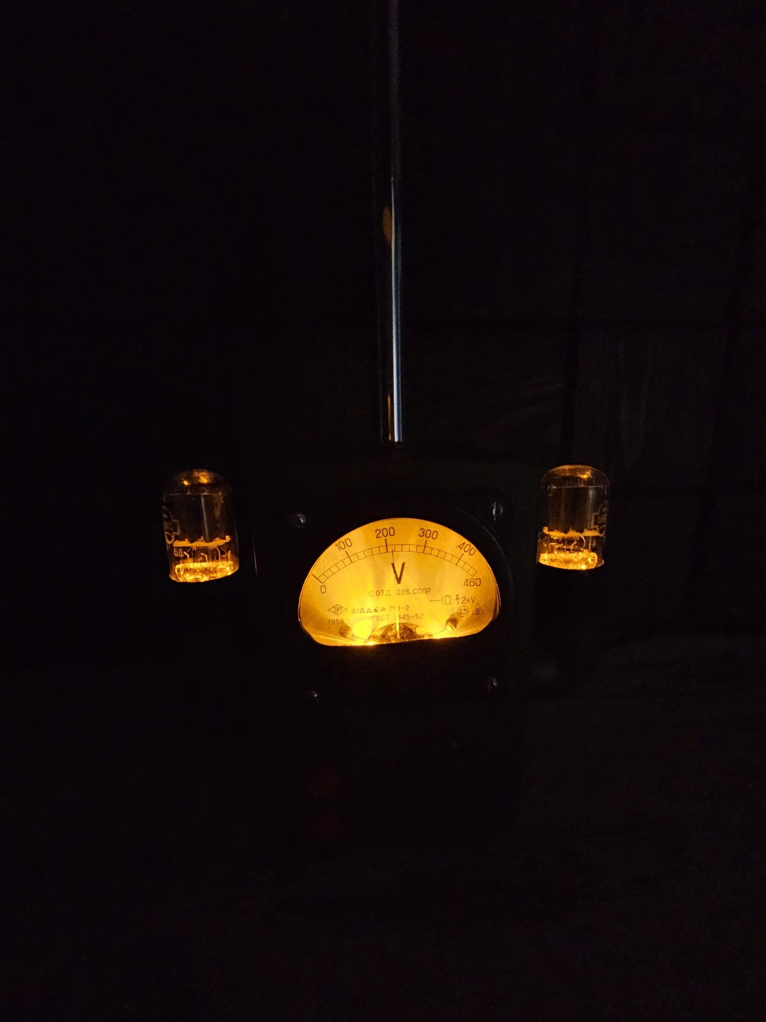 Настольная лампа - зарядное устройство лофт, индастриал. Эксклюзив.