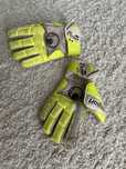 Rekawice bramkarskie Uhlsport, model Areola, rozmiar 4