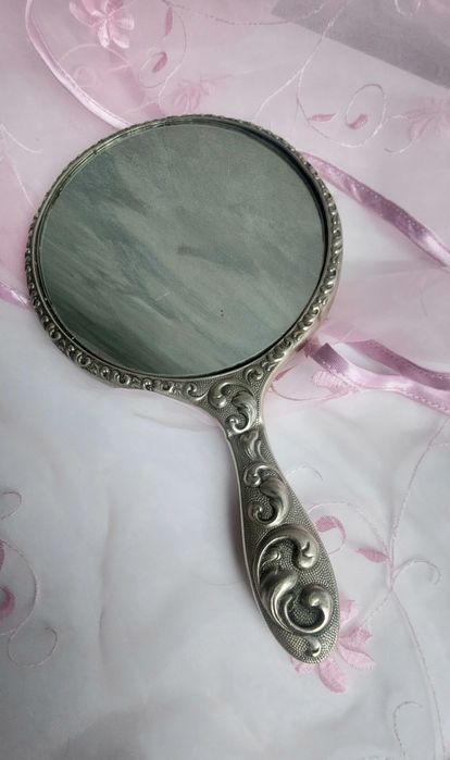 Lusterko z ok 1930 roku