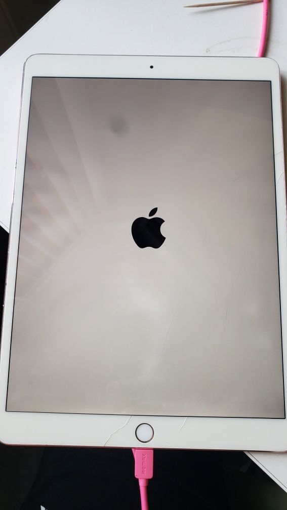iPad 10.5 a1701 неробочий