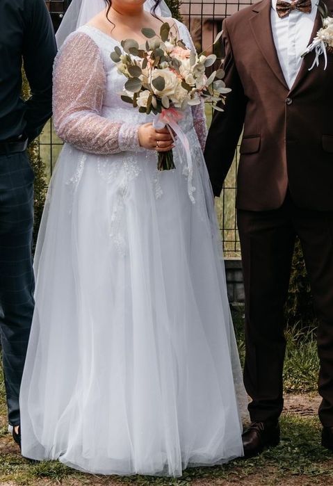 Suknia ślubna plus size