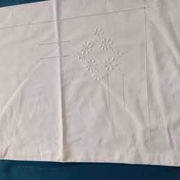 Fronha retangular em linho muito antigo com bordado e ponto ajour  *
