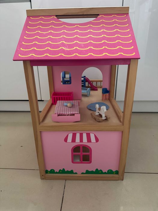 Drewniany domek dla mini lalek