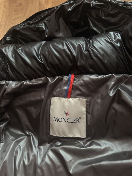 Moncler maya size 4