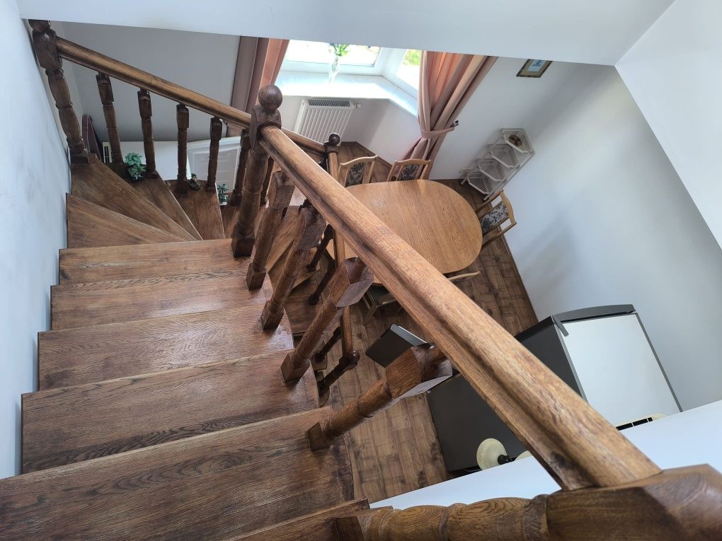 Apartament 150 mk2 , 2 poziomy , 2 łazienki,  2 kuchnie, parkingi .