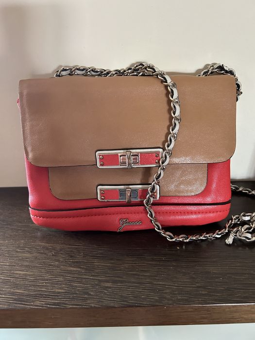 Guess torebka mała. Kolory beż i pomarańczowy.