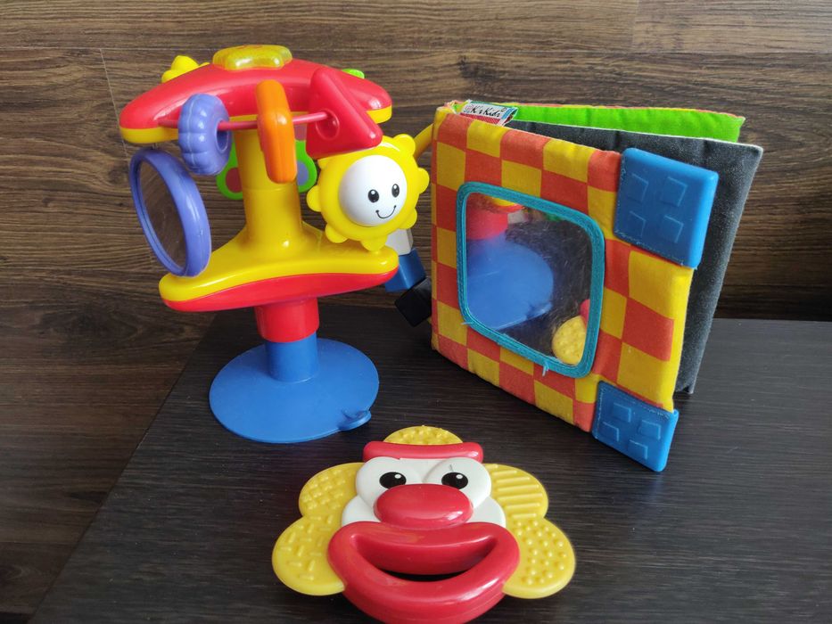 Набор  развивающих, тактильных  игрушек  для  малыша.