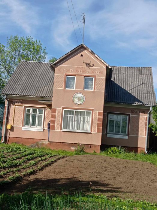 Будинок. Продаж. + 13 соток поля за будинком