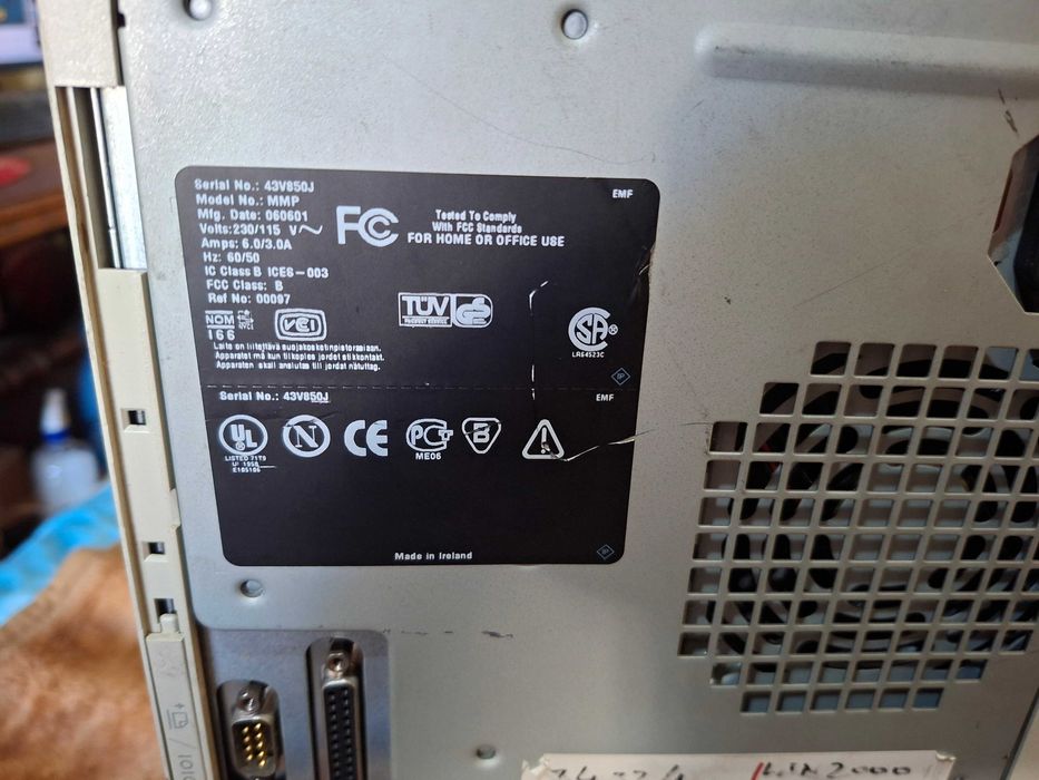 stary retro komputer stacjonarny Dell Optiplex gx200