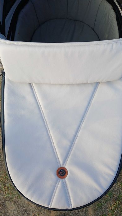 Коляска дитяча 
Roan bass next