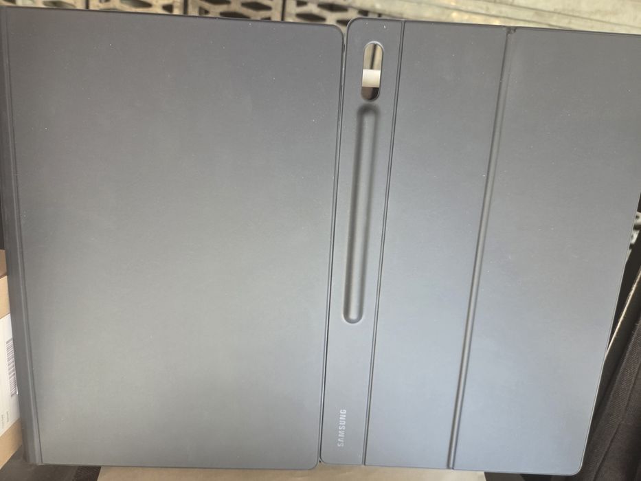 Чохол-клавіатура оригінал для Samsung Galaxy Tab S8 Ultra EF-DX900BBRG