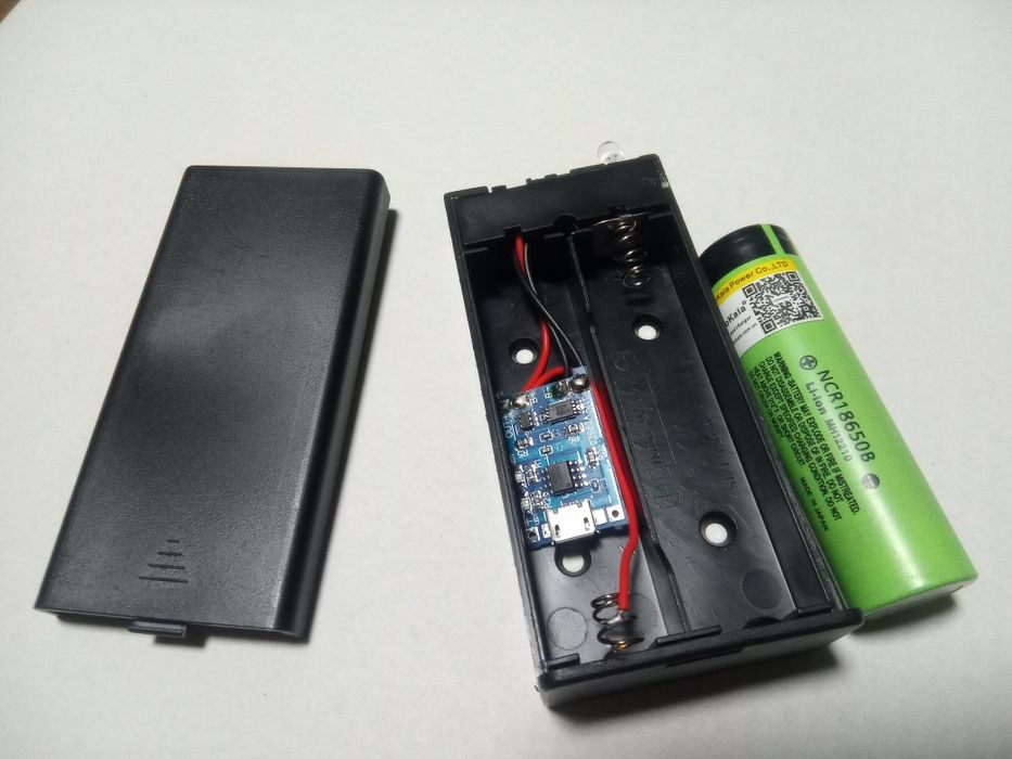 Вічна свічка. Кейс для 18650 + модуль зарядки.