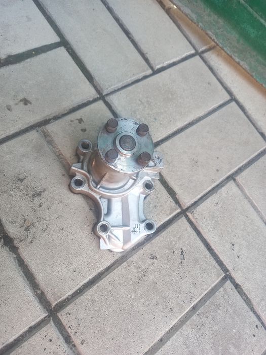 Помпа митсубиси лансер 9  1.6 бенз