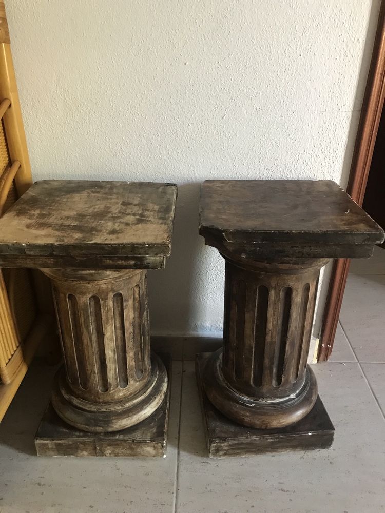 2 Colunas em gesso pintadas de castanho - estilo romano