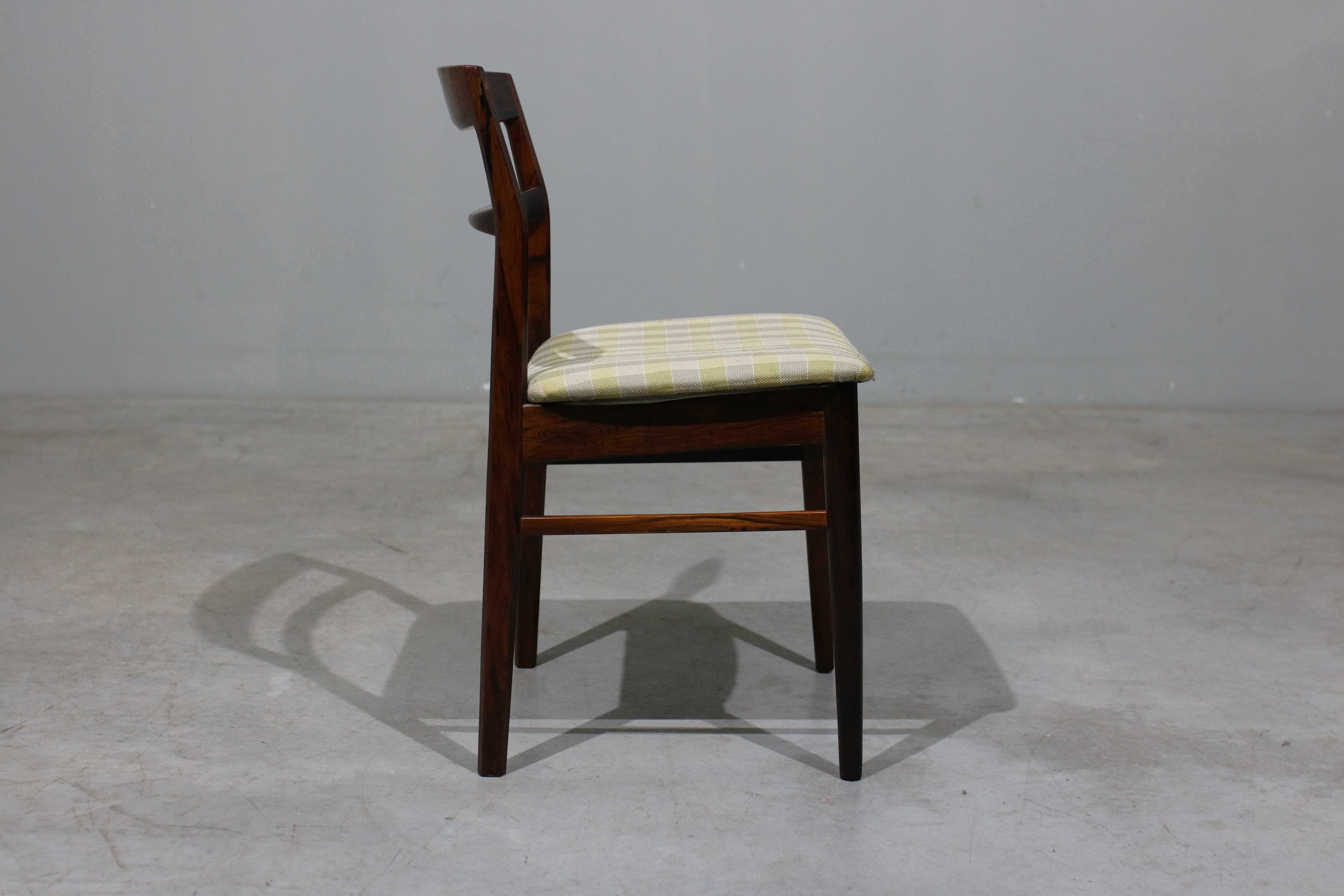 Conjunto de 4 cadeiras Henning Kjaernulf em pau santo | Design Nórdico